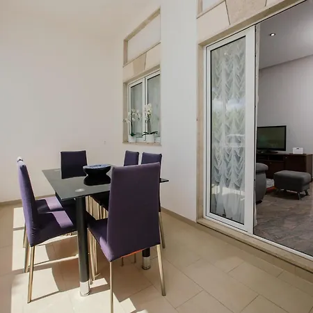 بيت للعطل Large With Pool,bubble Bath And Fenced Garden *