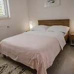 Casa vacanze In Croatia Near Blue & Red Lakes *