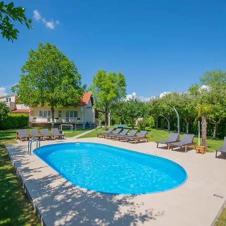 Large With Pool,bubble Bath And Fenced Garden Imotski