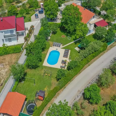 Casa vacanze In Croatia Near Blue & Red Lakes *
