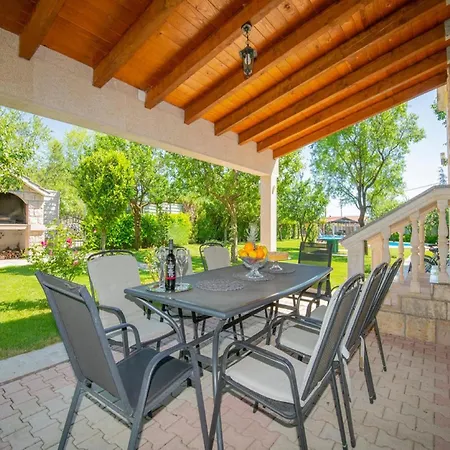 Large With Pool,bubble Bath And Fenced Garden Holiday home Imotski