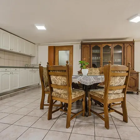 Large With Pool,bubble Bath And Fenced Garden Holiday home