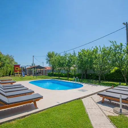 Large With Pool,bubble Bath And Fenced Garden Holiday home Imotski