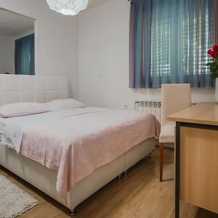 Holiday home Large With Pool,bubble Bath And Fenced Garden Imotski