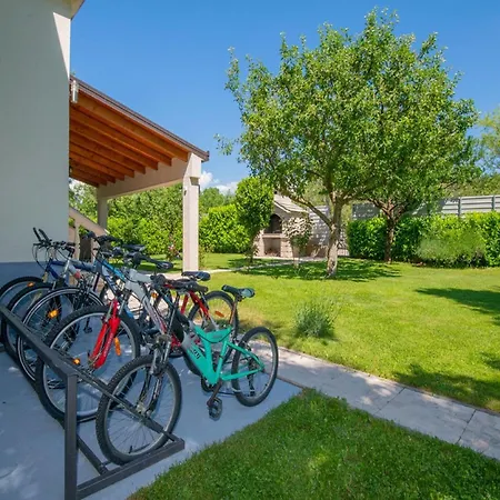 Large With Pool,bubble Bath And Fenced Garden Imotski