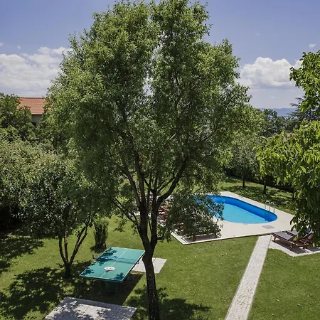Holiday home Large With Pool,bubble Bath And Fenced Garden Imotski